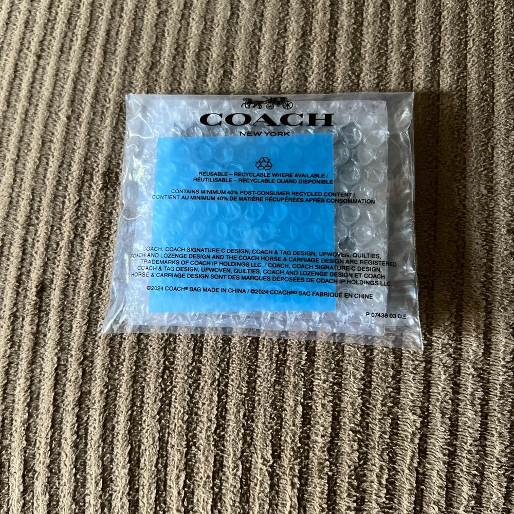 Coach Pave Signature Necklace nwt in packaging - Picture 2 of 3